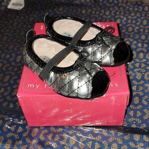 New My First Stuart Weitzmans Baby Chippy 2 SlipOn Soft Bottom Crib Shoes Size 4